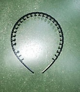 Ободок пласт. "гребешок" 130 (12)