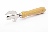 Открывалка с дерев. ручкой B-16 (500)